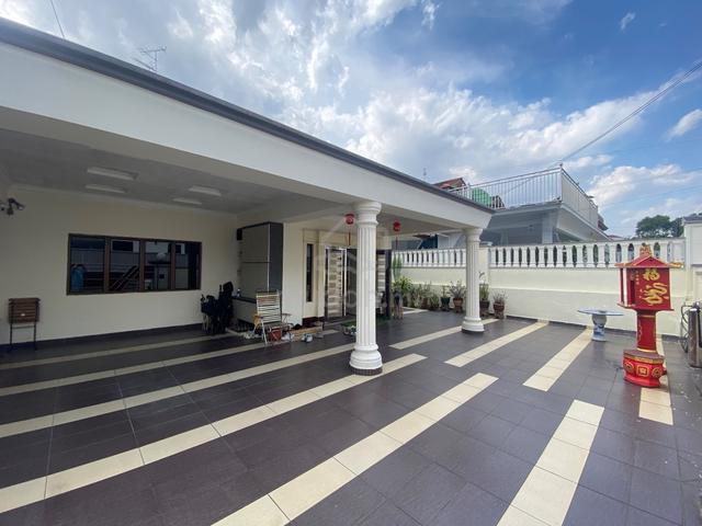Fully Furnished House for rent Taman Molek 1