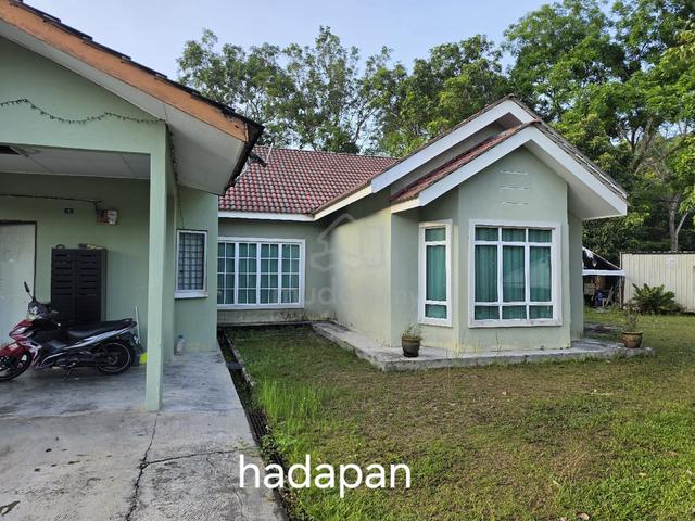Bungalow House serta Tanah luas _ corner 1