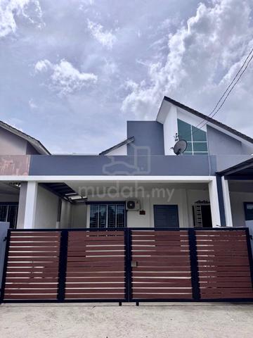 One and Half Storey Intermediate Terrace for Sale at Taman Jelita Miri 1