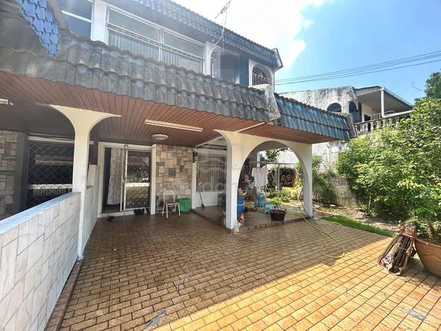 Pengkalan Station 18 Double Storey Intermediate Corner House For Sale 1