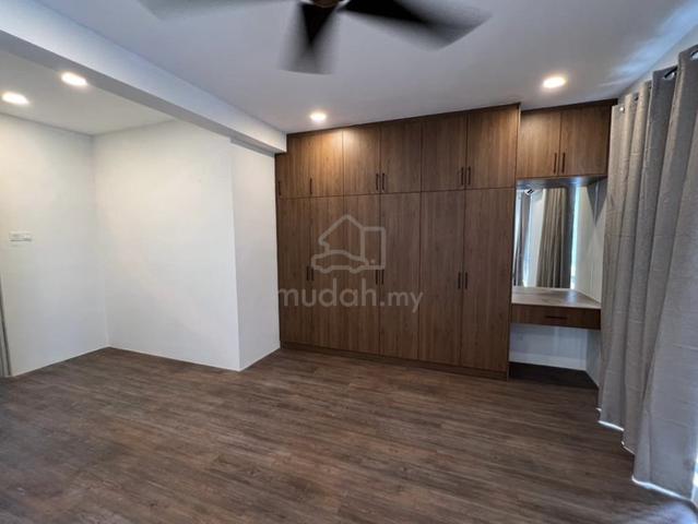 Master Bedroom for Rent @ Casa View, Cybersouth 1