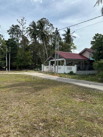 Lot Tanah Status Bangunan  di Wakaf Stan Kubang Kerian 1