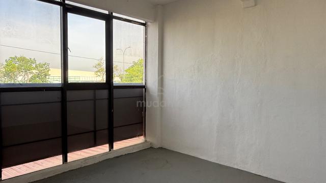 Best Deal! Impian ria facing main road Shoplot upstair 1