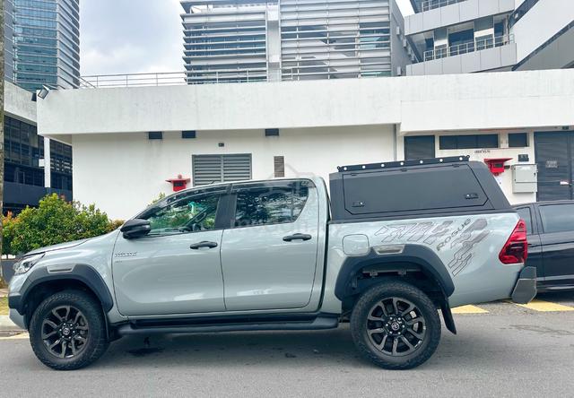Genuine mileage 2023 Toyota HILUX 2.8 CANOPY - 2