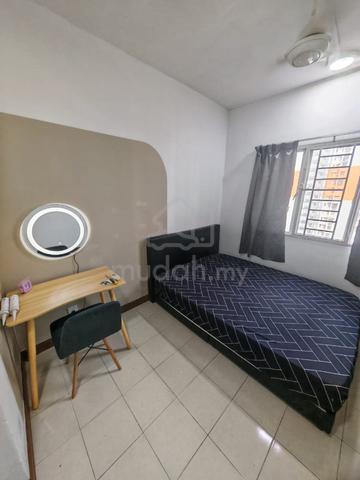 [Female Master Room] Cengal condo, LRT Salak Selatan, Permaisuri 1