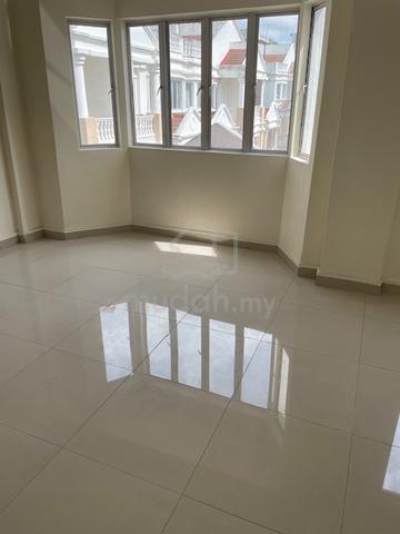 Good location. About 10 minutes drive to KL city center 4