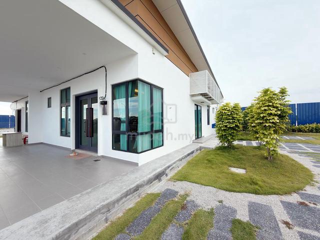 Car Porch Can Fits 3 Car Freehold Full Loan Single Storey Semi D Cheng 1