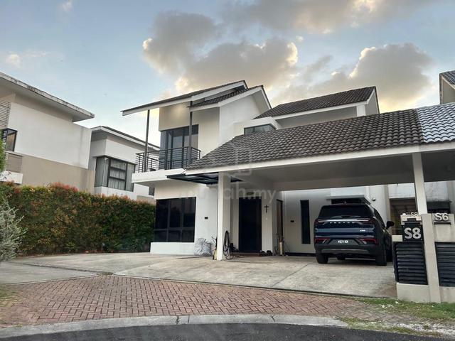 Lake Edge Semi D For Sale 1