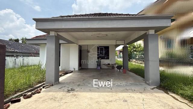 Taman seraya indah bangalow house for rent 1