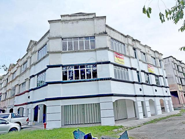 36x70. 3 storey shop corner. 1, Jalan Kesuma 3/7, Bandar Tasik Kesuma 1