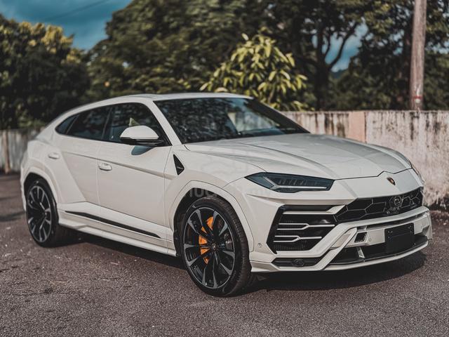 EXCLUSIVE 4SEAT AKRAPOVIC 22 Lamborghini URUS 4.0 - 2