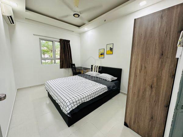 Medium Room @ Suria Jelatek , Ready Move In LRT Great Eastern Mall 1