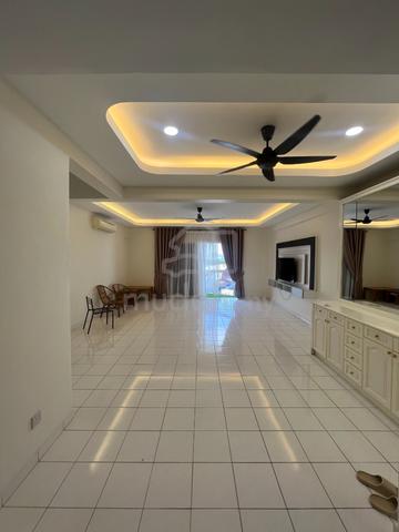 Tiara Kelana 1
