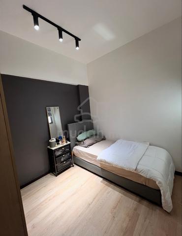 SINGLE ROOM FOR RENT (V21 Residents) 1