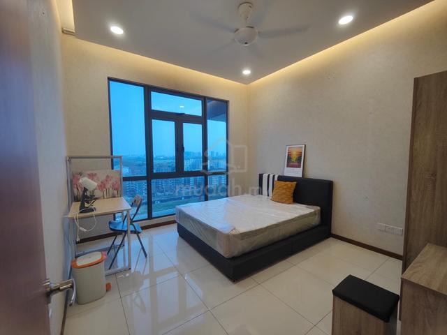 Crescent Bay Suites Room for Rent π₯ 1