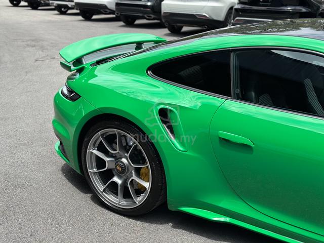 PYTHON GREEN 2023 Porsche 911 3.7 TURBO S CARBON - 3