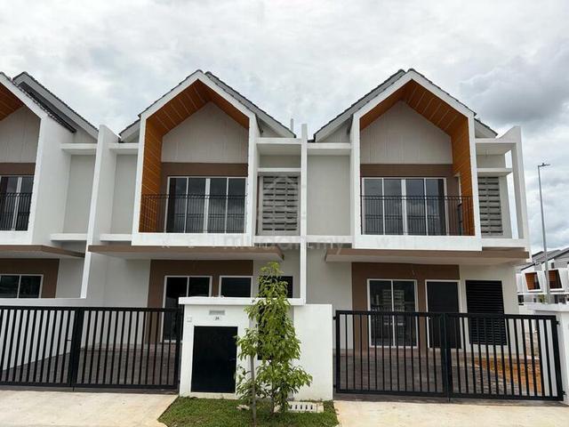 Dua Ruby Parkhomes Dengkil 1