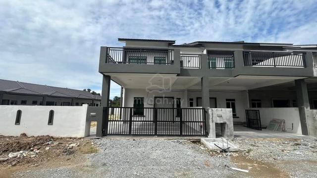 FREEHOLD Double Storey End Lot House For Sale | Kamunting 1