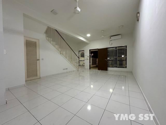 Double Storey @ Setia Permai 1 , Setia Alam - Semi furnished 2 unit AC 1