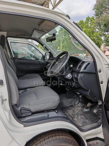 2018 Toyota HIACE 2.5 Window Van (M) - 3
