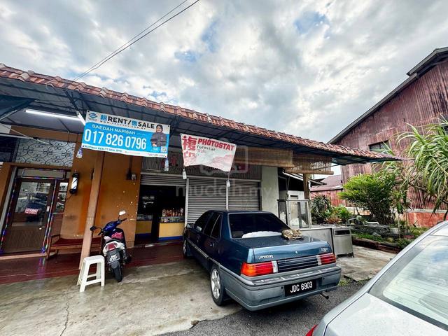 Kedai sewa Rengit tepi jalan utama 1