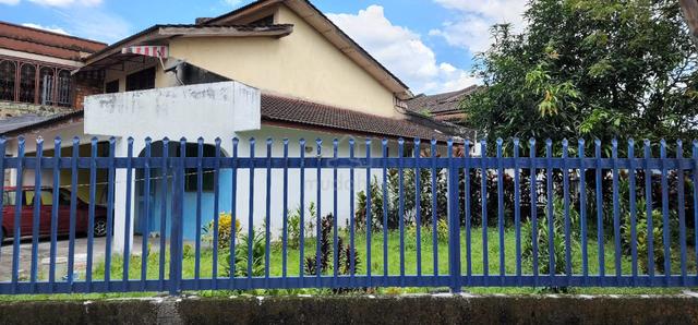Shah Alam Seksyen 25 Double storey Corner lot 3000sqt area Renovated 1