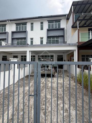 Pulai Mutiara Kangkar Pulai 2.5 Storey Terrace for rent 1