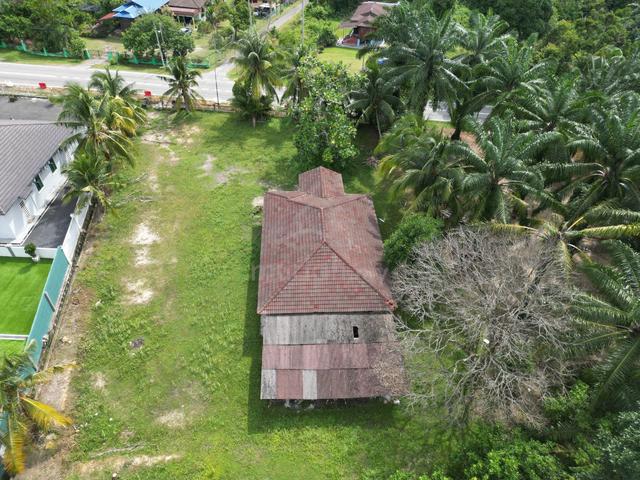 Tanah 1 Ekar Dan Rumah Banglo Berdekatan Pantai Pengkalan Balak 1