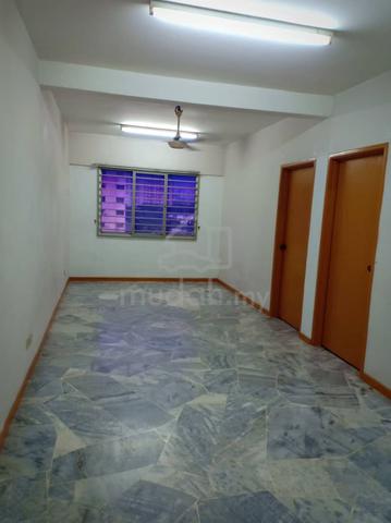 Iris Apartment (Taman Desa) 1