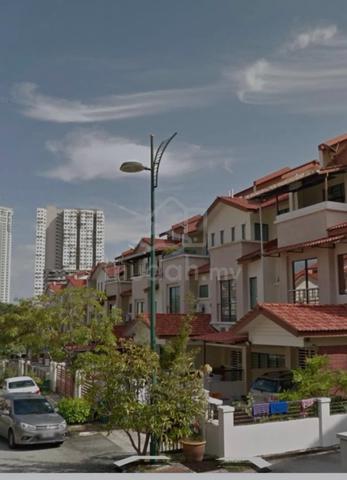 Setia Peal Island top floor room ensuite 1