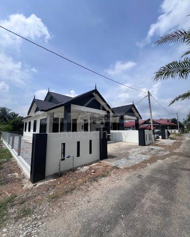 Semi D padang mengkuang tepi jalan utama bukit payung terengganu 1