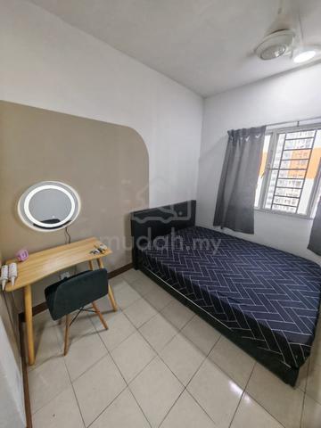 [Female Master Room] Cengal condo, LRT Salak Selatan, Permaisuri 1