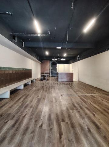 Lebuh Victoria Georgetown 4 storey shop house for rent 1