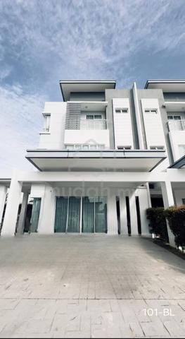 Bandar Bukit Raja Klang 3 Storey Corner House For Sale 1