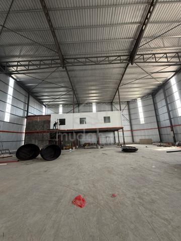 Warehouse bu 40850sf with Power 100amp Jenjarom for rent 1