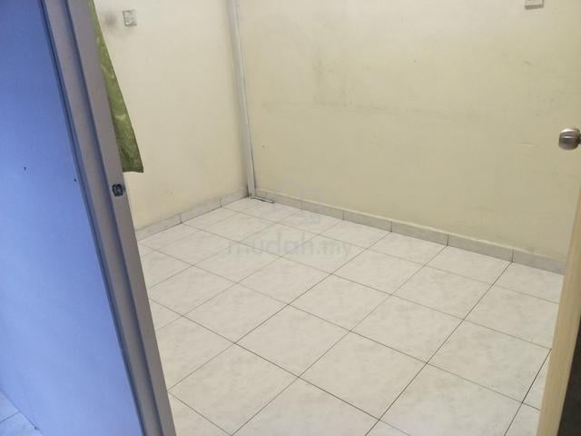 Taman Senai Utama Room For Rent 1