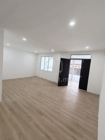 Good offer/ 2 storey terrace/ 4th miles/ Capital garden/ nice unit 1
