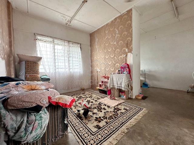 Flat Taman Molek 1