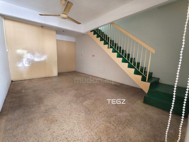 Selat Selatan Pandamaran Port Klang 2 Storey House Good condition 1
