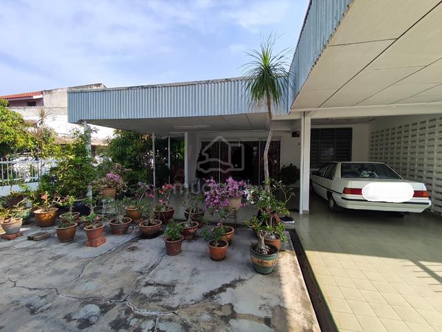 Freehold Single Storey Semi-D @ Ujong Pasir | Extended with Middle Flo 1