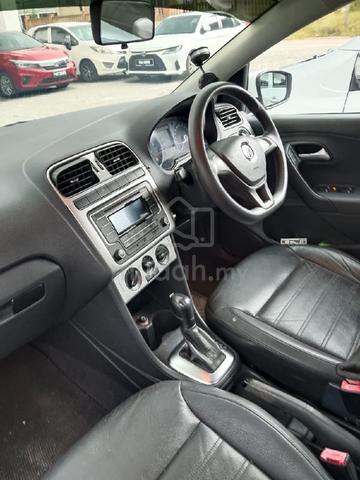 2017 Volkswagen VENTO 1.6 COMFORTLINE (A) - 4