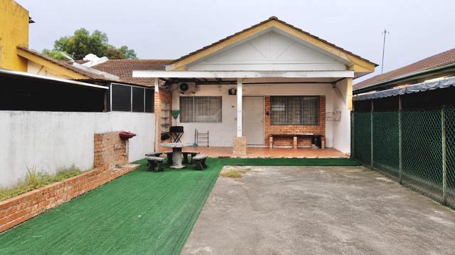 [RUMAH CANTIK FULLY FURNISHED] Single Sty, Tmn Jati Indah, Alor Gajah 1