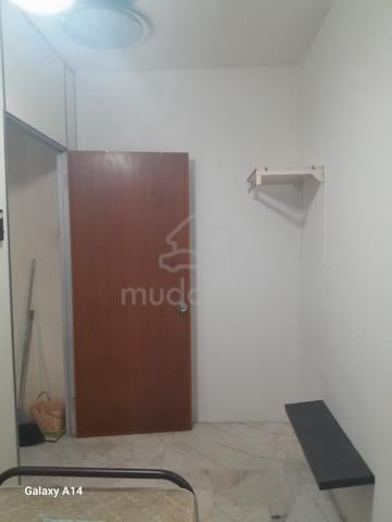 Room For Lady At Bandar Country Homes (near Anggun) 1