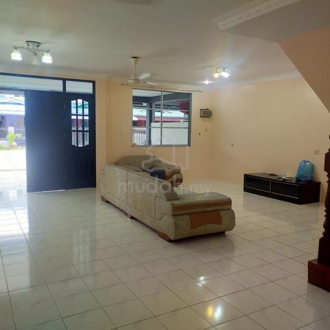 double storey house for sales at Permai near hospital Sibu 1