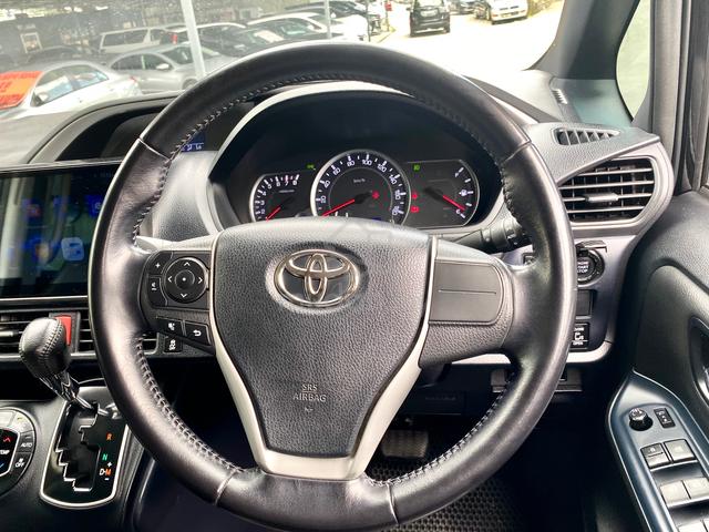2017 Toyota VOXY 2.0 ZS KIRAMEKI (A)3Year Warranty - 4