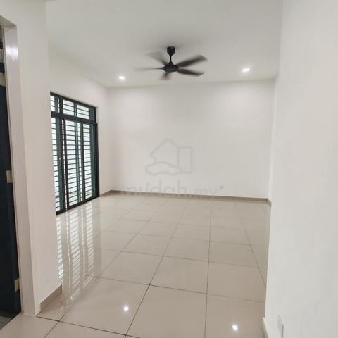 Kulai Bandar Putra Jalan Raja Udang 4 + 1 Bed Partial Furnished Senai 1