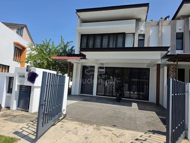 Garinia Elmina Garden East 2 storey house Endlot for Rent 1