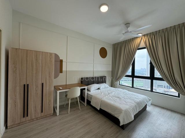 Female unit master room available walking distance to MRT Putra Permai 1
