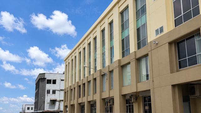 *DUBS Commercial Centre at Padungan* First floor Office Space For Sale 1