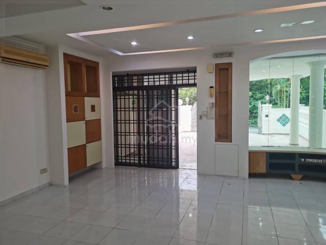Taman Pulai utama 2.5 storey house For Rent 1